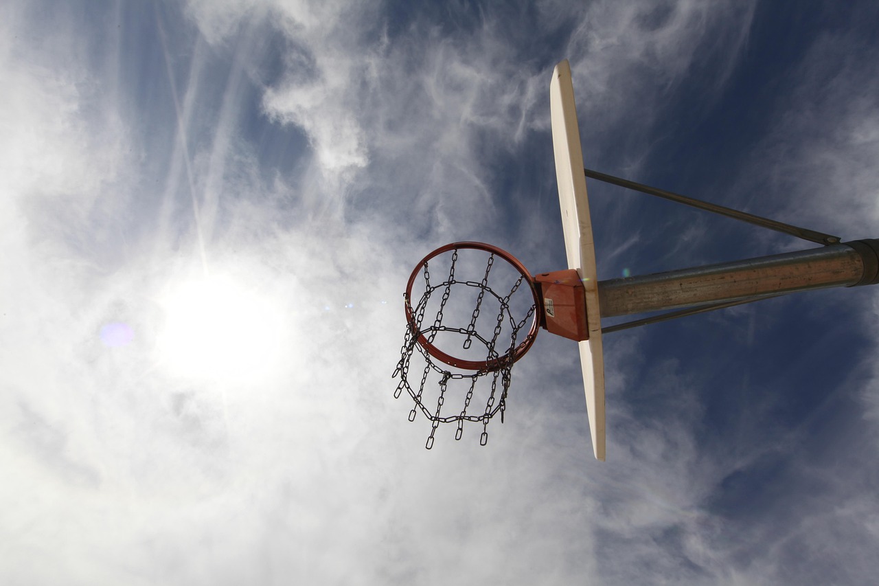 篮球NBA预测，深度解析与让分策略